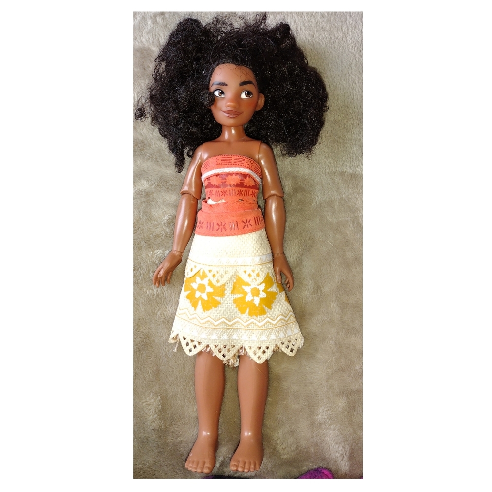 Disney Store Princess Moana Classic Toy Doll Figure 12"